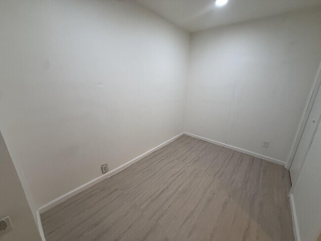 Photo - 6100 Broadway Unit #1