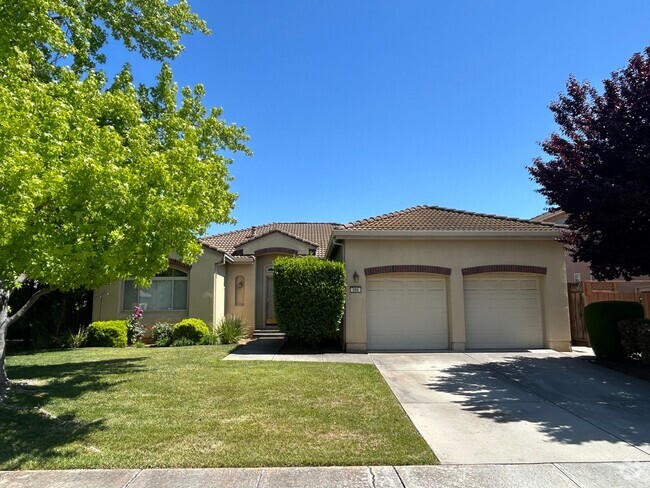 Building Photo - Great location! Beautiful 3 Bedroom Home