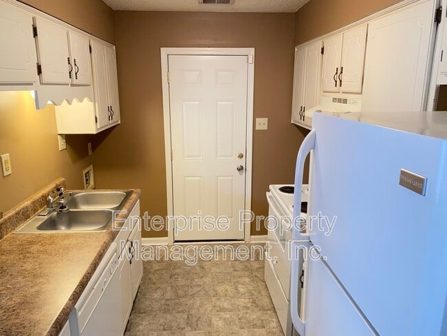 Photo - 6519 Birkenhead Rd