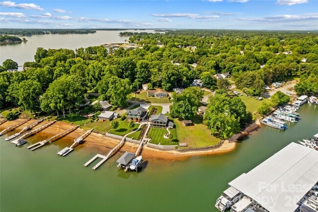 Photo - 182 Commodore Loop