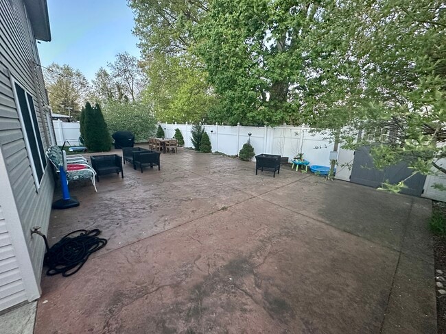 Photo - 327 Edgewood Rd