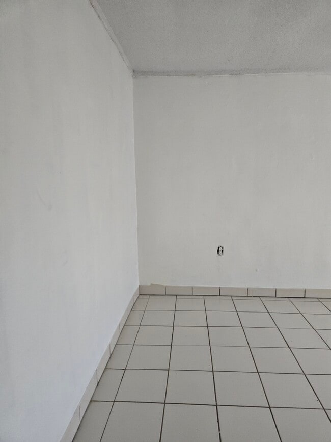 Photo - 2016 S India Ave