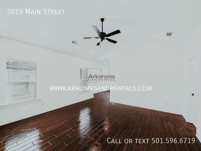 Photo - 3015 Main St