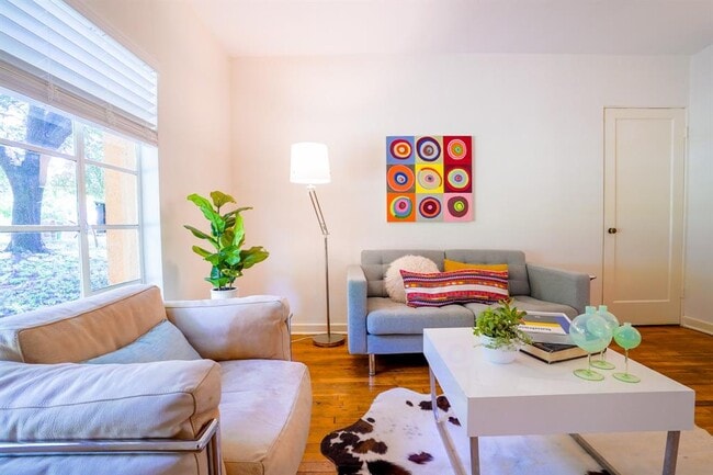 Photo - 1401 Ashwood Rd