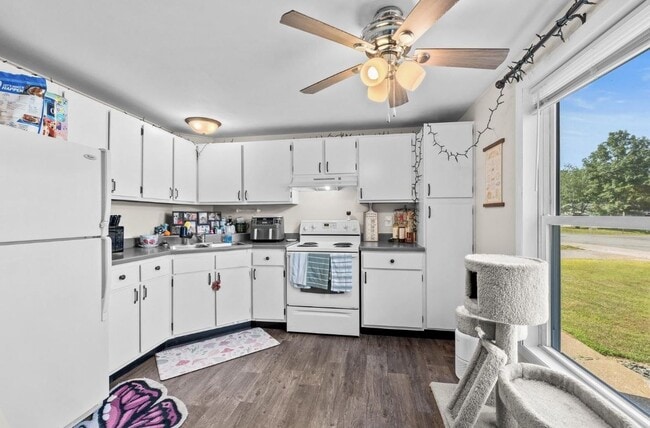 Building Photo - 3431 Evergreen Dr Unit Apt 3