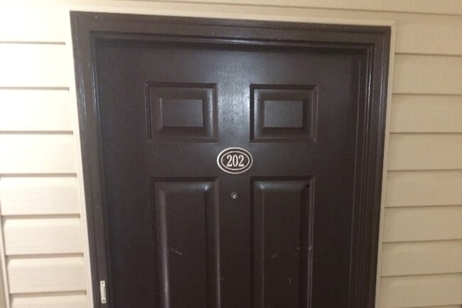 Building Photo - 141 Wexford Dr Unit 202
