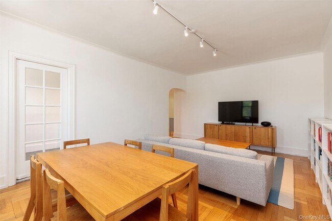 Photo - 76-66 Austin St Unit 3L