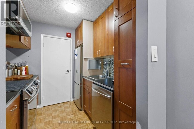 Photo - 2019 Bank St Unit 504