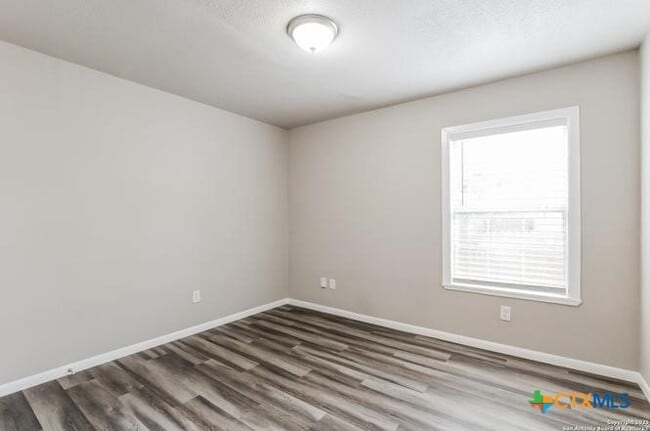 Photo - 607 Lovera Blvd