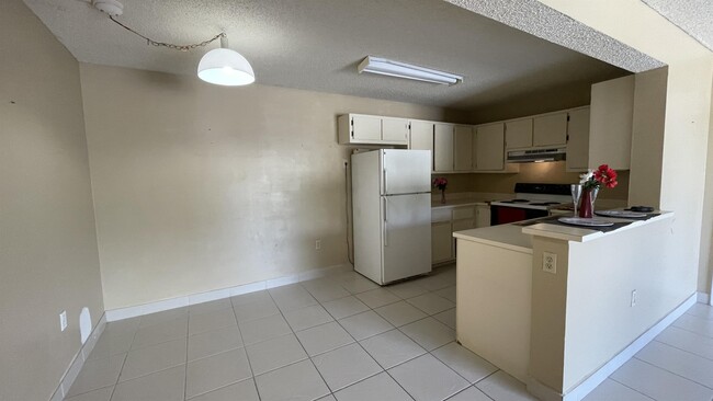 Photo - 250 Palm Cir W