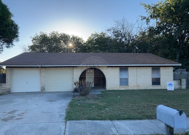 Building Photo - 2404 Carnation Dr
