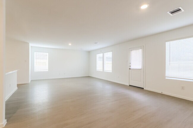 Photo - 325 Woodland Hills Dr