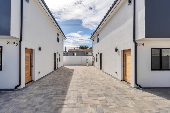 Photo - 2116 E 2nd St