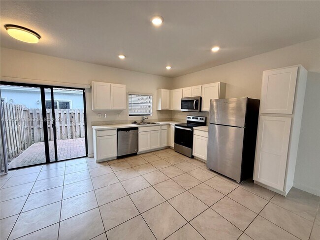 Photo - 529 NE 1st St