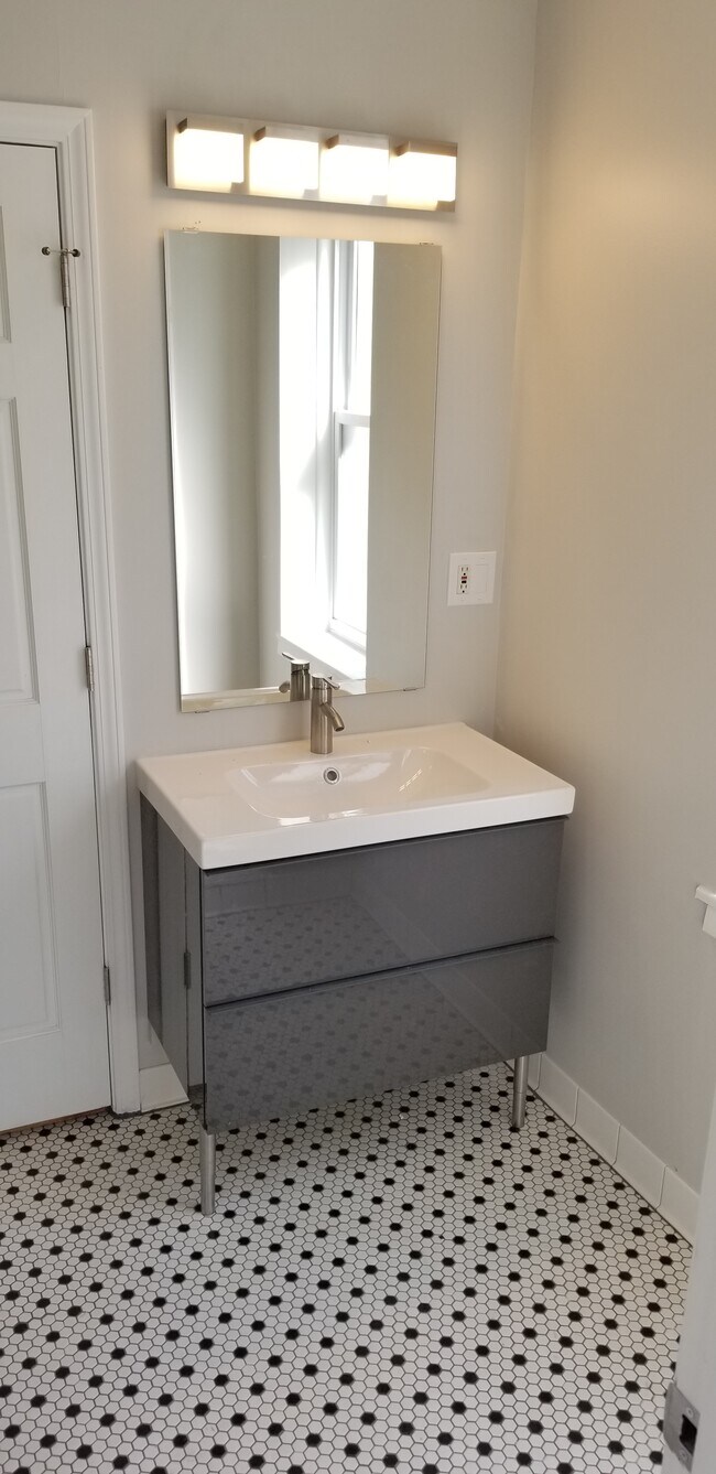 2nd Bathroom - 258 Washington Blvd Unit 2