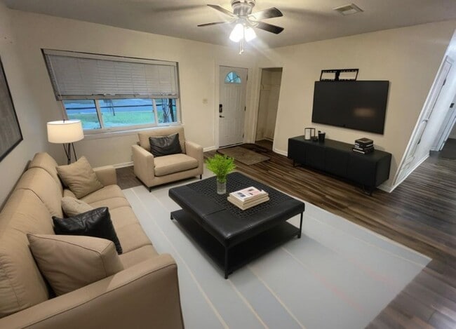 Photo - Charming 3 Bedroom, 1 Bath Pensacola Home available !!