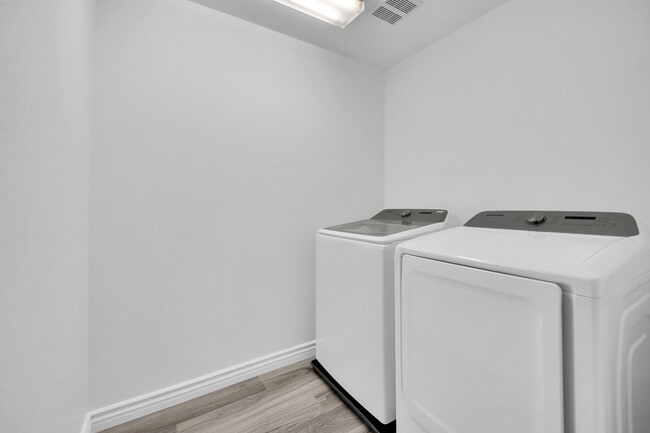 Photo - 11142 Romola St