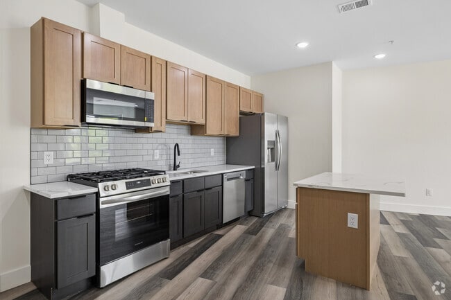 2BR, 1BA - 975SF - Kitchen