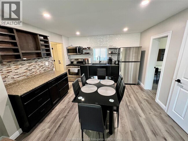 Photo - 600 Park St W