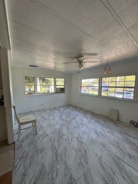 Photo - 11367 Redbud Ln