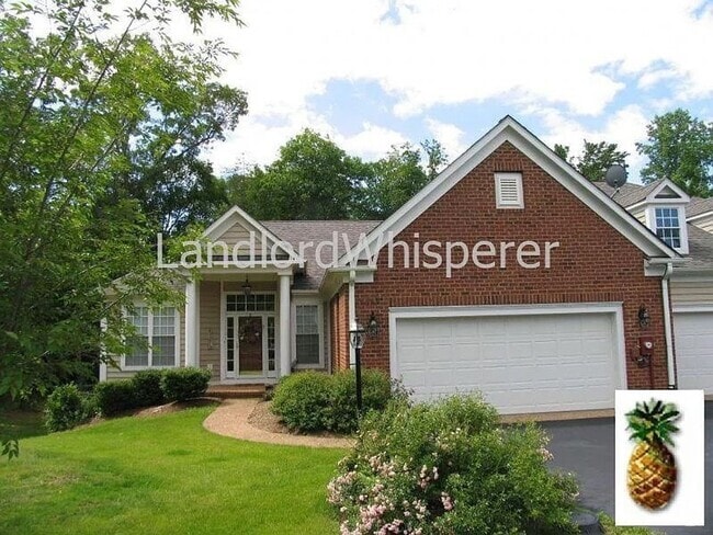 Building Photo - Lovely 2 BR, 2 Ba +den Duplex in quiet nei... Rental