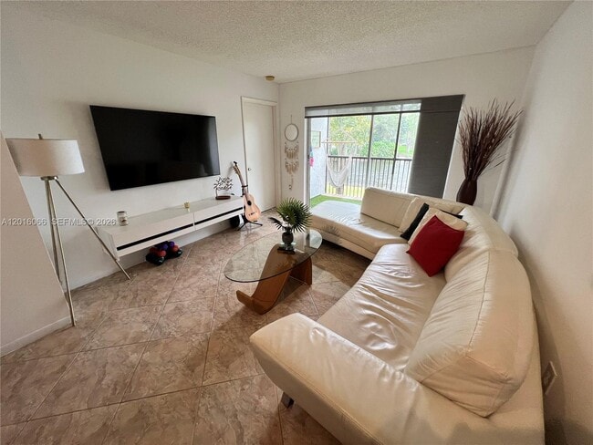 Building Photo - 2236 N Cypress Bend Dr Unit 207