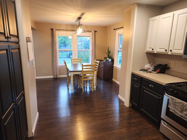 Photo - 421 W Oak St