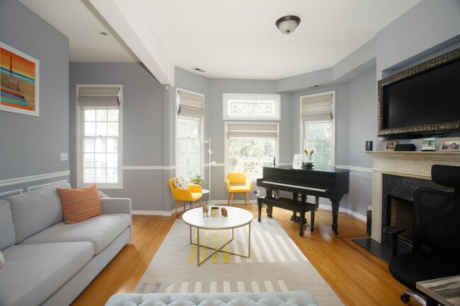 Photo - 1425 W Henderson St Unit 2