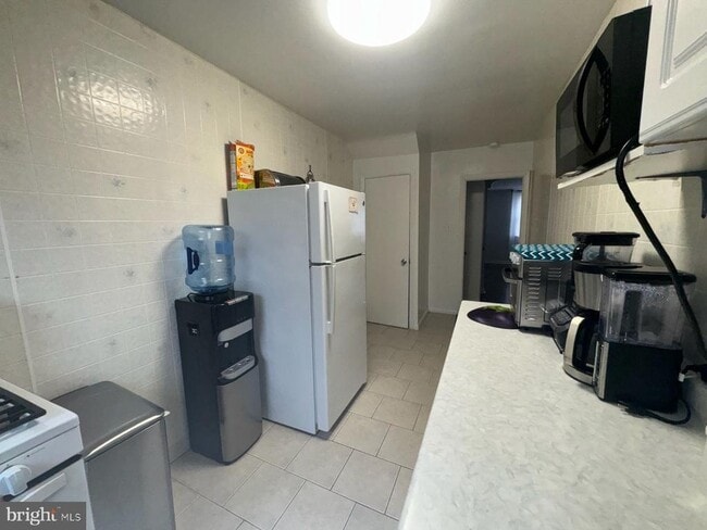 Building Photo - 6010 Oakland St