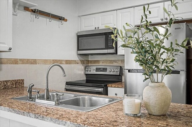 Photo - 817 Sirocco Dr