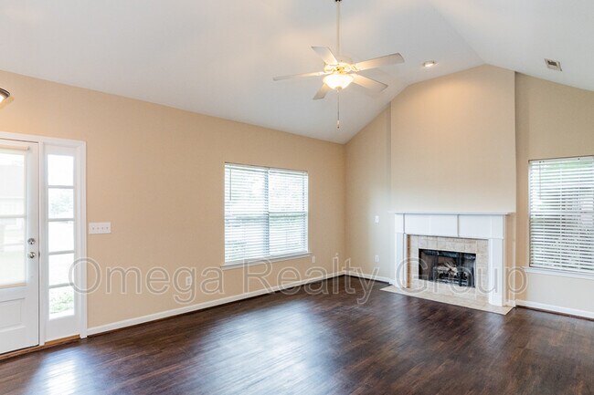 Photo - 203 Saratoga Ln