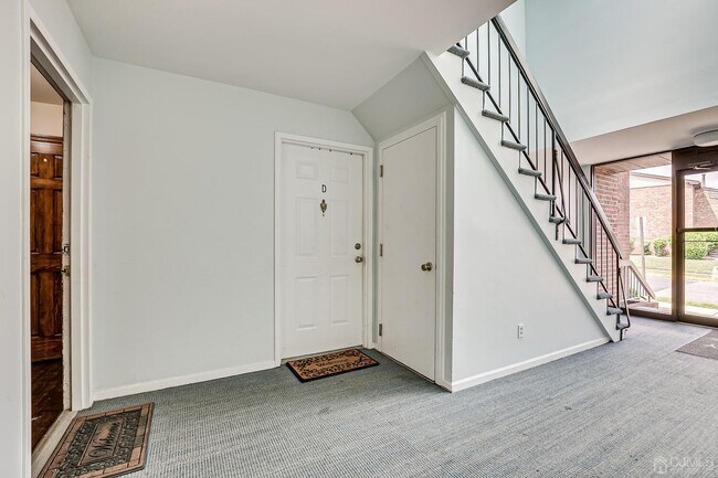 135 Beverly Hl Ter