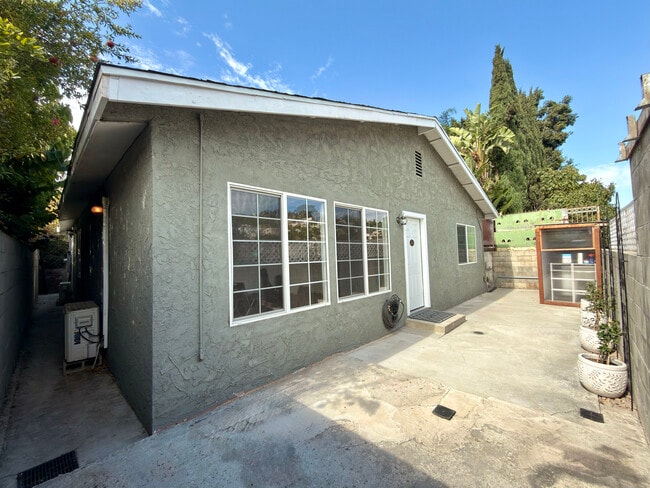 Building Photo - 3552 Whiteside St