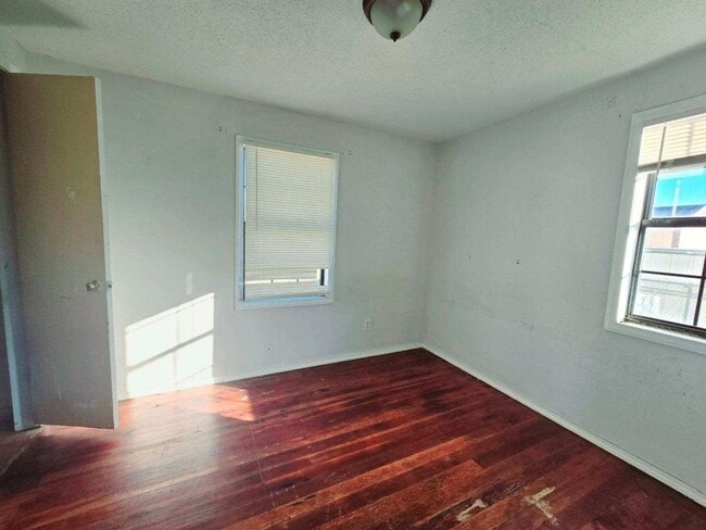 Photo - 711 S Roberts St