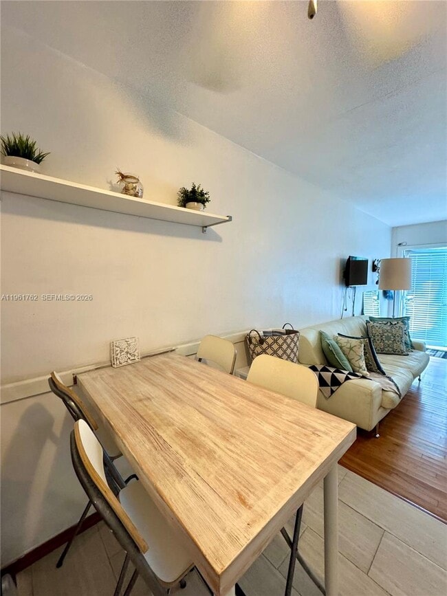 Photo - 401 Collins Ave Unit 10