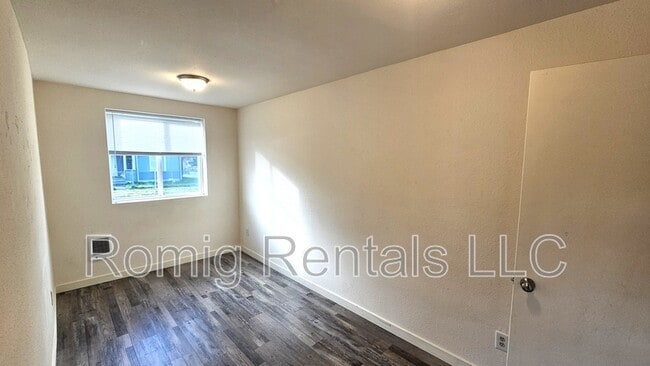 Photo - Cent- 1206 B Street