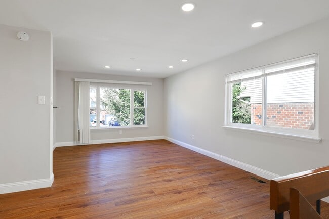 ??? RECENTLY UPDATED, 2 BEDROOMS AND 3 BAT... - ??? RECENTLY UPDATED, 2 BEDROOMS AND 3 BAT... Casa