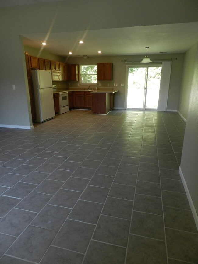 Photo - Avaliable April 14th