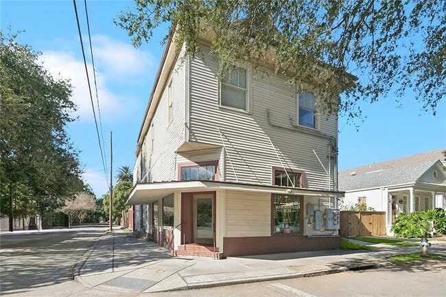 Building Photo - 5705 Prytania St