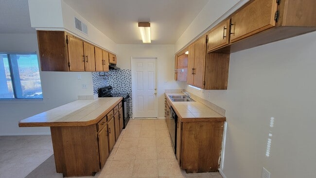 Photo - Nice 3 bedroom / 2 bathroom House with lot...