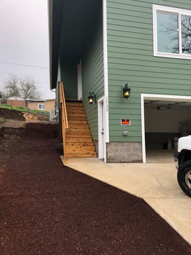 Photo - Brand new 3 bedroom house in Roseburg