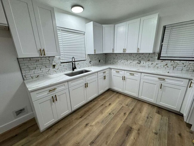 Building Photo - BEAUTIFUL HOME IN WEST ORANGE. MOVE IN READY!.