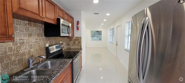 Building Photo - 831 NW 14th Way Unit 2 Rental