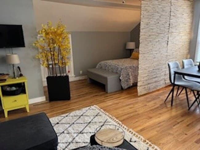 Photo - Beautiful, Spacious Studio – Fully Remodel...