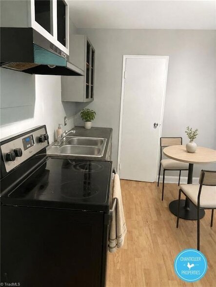 Photo - 1047 W Academy St Unidad 6