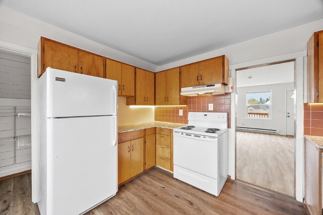 Photo - REMODELED Adorable upper-floor "duplex." O... Unit B
