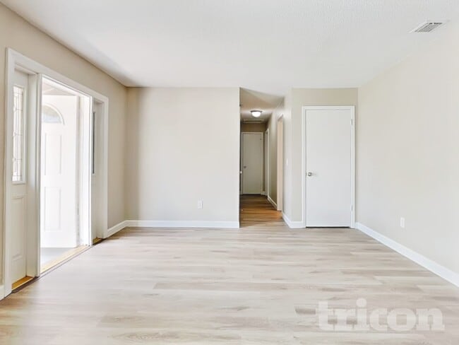 Photo - 902 Check Pl