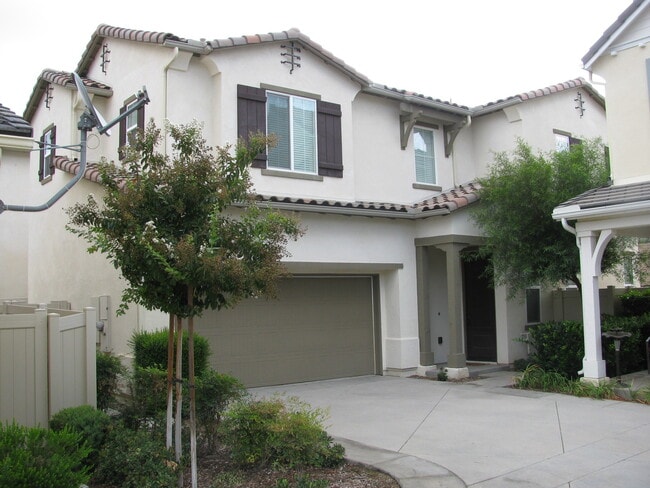 Building Photo - redpine Rental