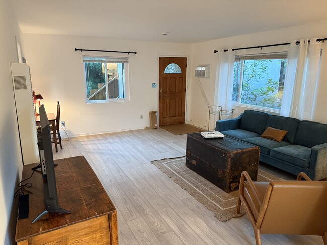 Photo - 635 Palms Blvd Unit B