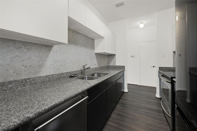 Building Photo - 2860 Holly Hall St Unit 2860